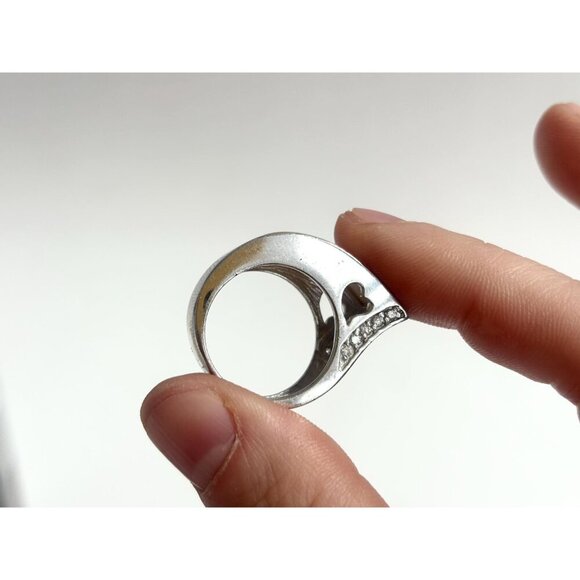 Vintage Silver and Cream Ring - Picture 2 of 10